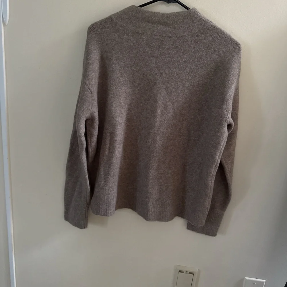UNIQLO Cozy Brown Sweater - Picture 2 of 3